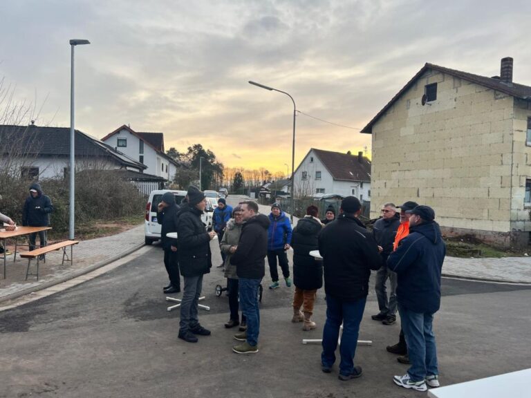 20241220-EinweihungWaldstraße_Gespräche_web