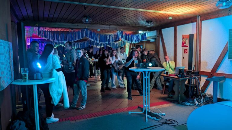Karaokeabend in der Kegelbahn (Foto: OG HH, AW)