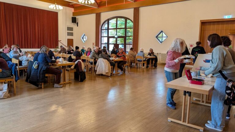 Kaffee & Kuchenbuffet der Kitas im Ort (Foto: OG HH, AW)