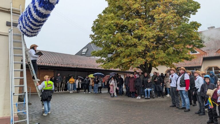 Über 100 Besucher bei der Kerweredd im Dauerregen (Foto: OG HH, AW)
